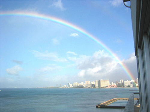 Những chiếc cầu vòng lớn, lung linh, khiến du khách thích thú. - thành phố Honolulu - dulichhoanmy.com