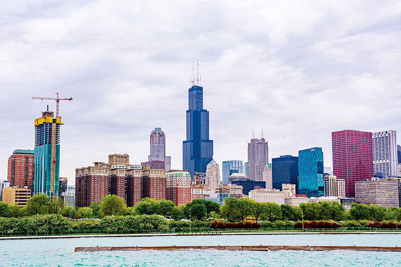 Tòa tháp Willis nổi bật giữa rừng cao ốc ở trung tâm Chicago city, tòa tháp này có một thời gian từng giữ danh hiệu tòa tháp cao nhất thế giới. - chicago city - dulichhoanmy.com