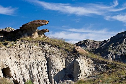 Những mỏm đá nhô ra với nhiều hình thù thú vị. - Công viên khủng long Alberta  -dulichhoanmy.com
