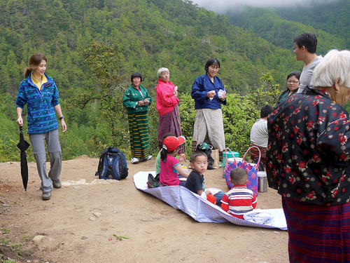 Không sự phân biệt là ai...tất cả đều chung một niềm vui - tìm hiểu về đất nước bhutan