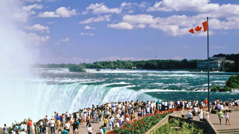 thiên nhiên ở canada - dulichhoanmy.com - Hình ảnh thác nước Niagara vô cùng hùng vĩ và đồ sộ 