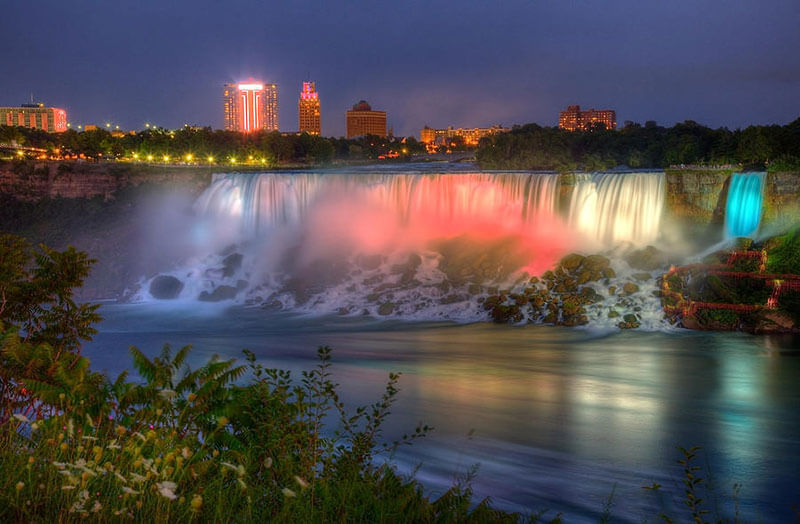 Vẻ đẹp thác Niagara về đêm. - du lịch Niagara