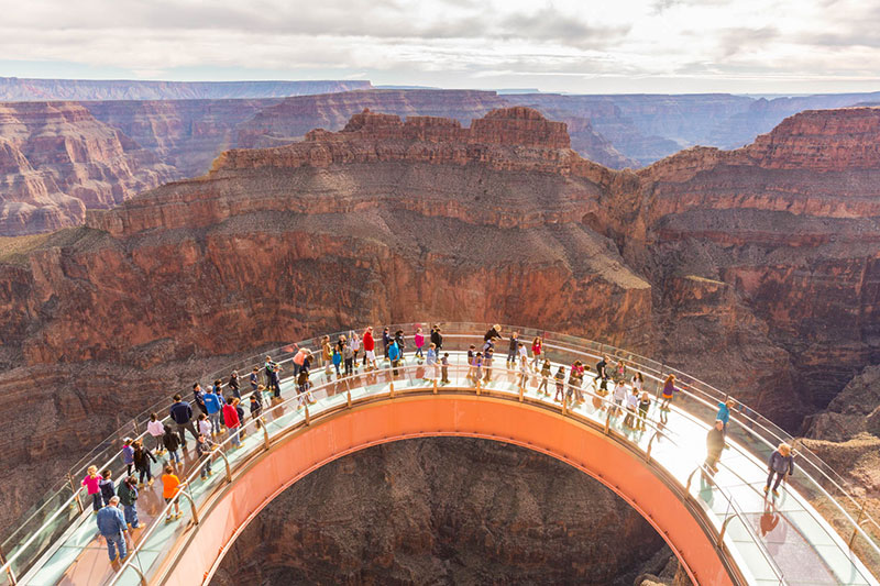 Cầu kính Skywalk nổi tiếng. - hẻm núi Grand Canyon - dulichhoanmy.com