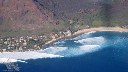 Ảnh chụp Makaha Valley từ trên cao. - điểm đến nổi tiếng ở Hawaii - dulichhoanmy.com