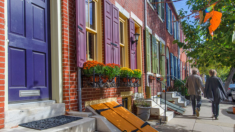 Những ngôi nhà với nhiều sắc màu rực rỡ. - thành phố Philadelphia - du lịch hoàn mỹ
