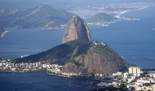 Để có thêm những bức ảnh lưu niệm đẹp về Rio thì sẽ có những chiếc cap treo chờ sẵn đưa du khác lên tới đó. - Rio de Janeiro - du lịch hoàn mỹ