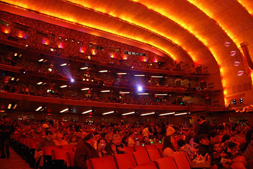nhà hát Radio City Music Hall - Radio City Music Hall có gần 6.000 chỗ ngồi dành cho khán giả.
