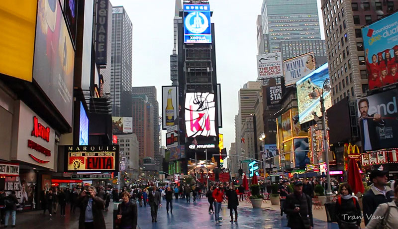 điểm đến new york - Không khí sôi động rực rỡ sắc màu trên Quảng trường Thời đại New York