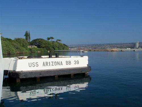 trân châu cảng - Du khách như đặt chân vào lịch sử khi thăm viếng nơi này: đảo Ford, nơi nằm lại của tàu chiến Arizona sau trận Trân Châu Cảng năm xưa